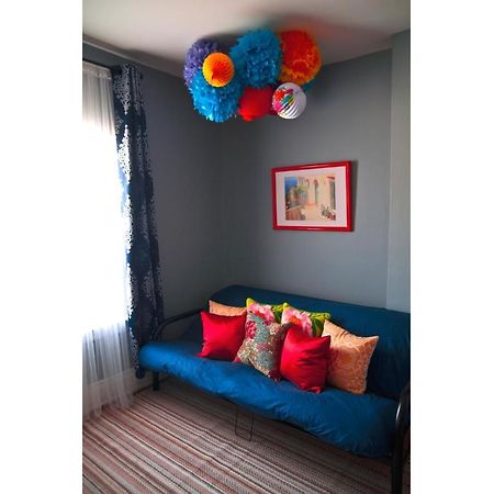 Colour Cube Guest House Toronto Downtown East Exteriör bild