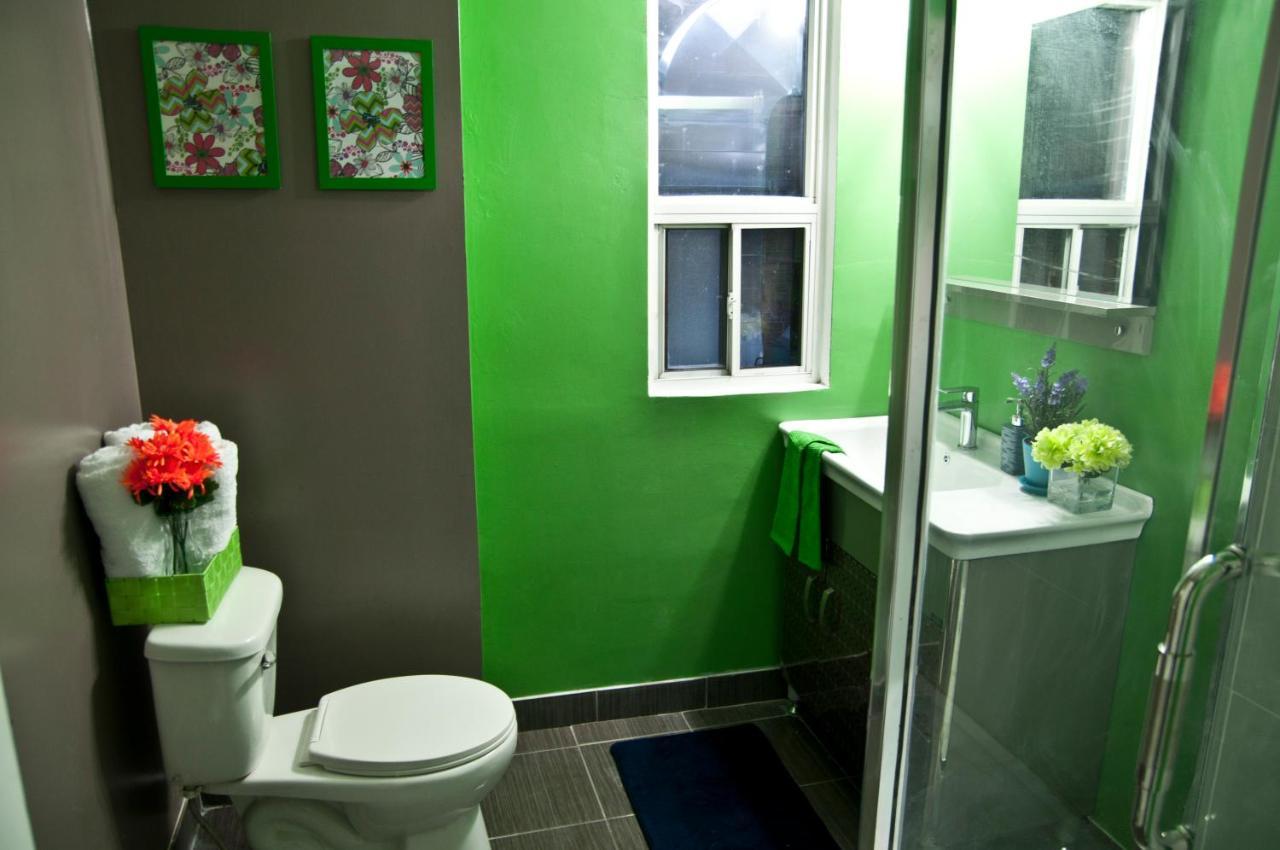 Colour Cube Guest House Toronto Downtown East Exteriör bild
