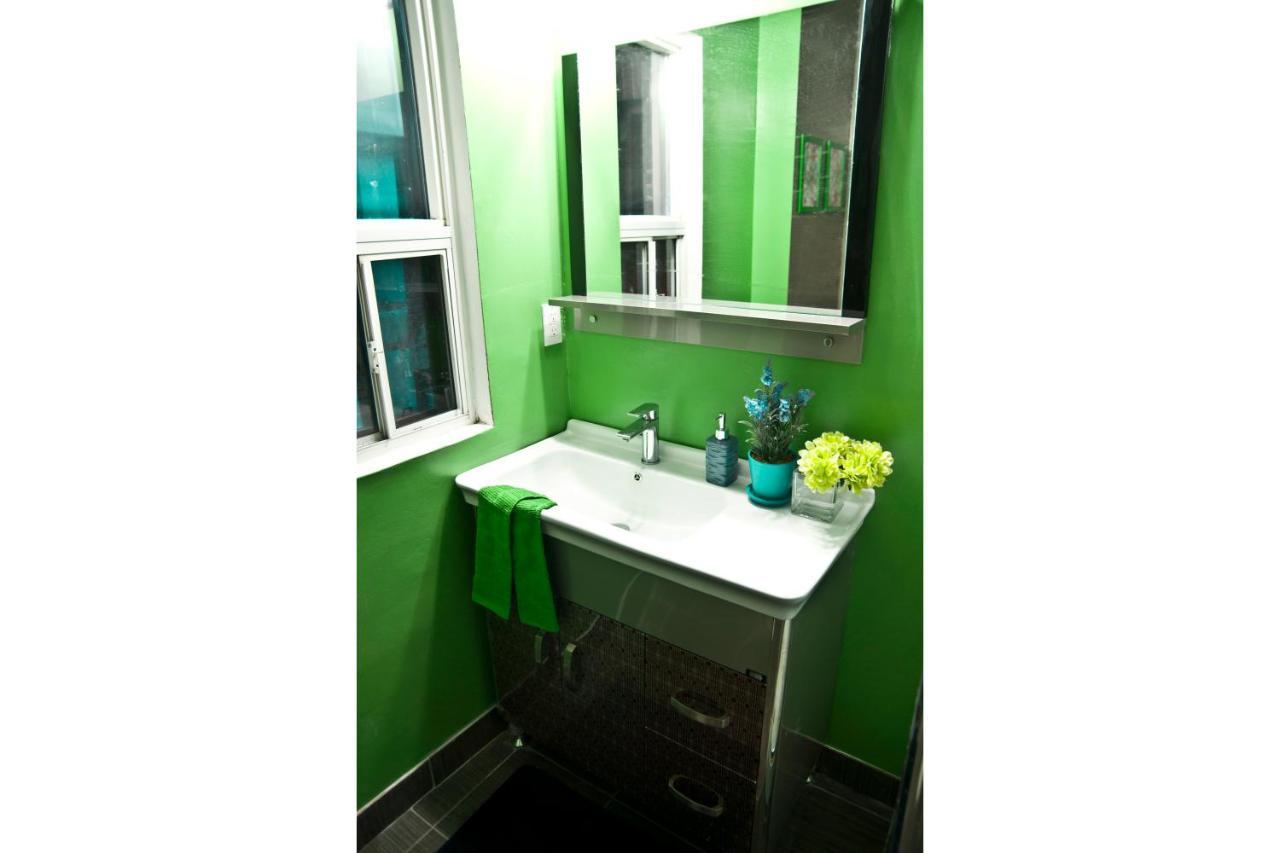 Colour Cube Guest House Toronto Downtown East Exteriör bild